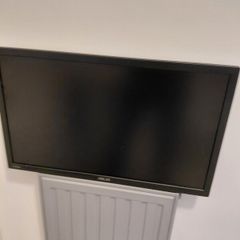 1 Computer Monitor