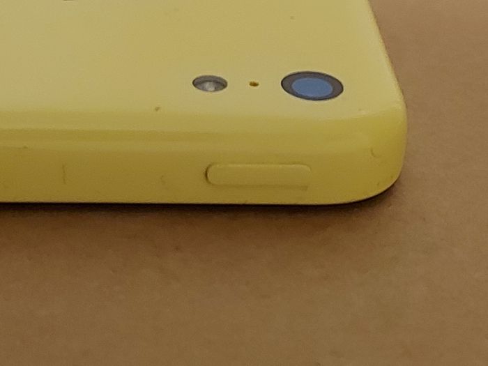 Apple Iphone 5c, Yellow, 16GB, works perfect, some screen damage, but touchscreen works fine