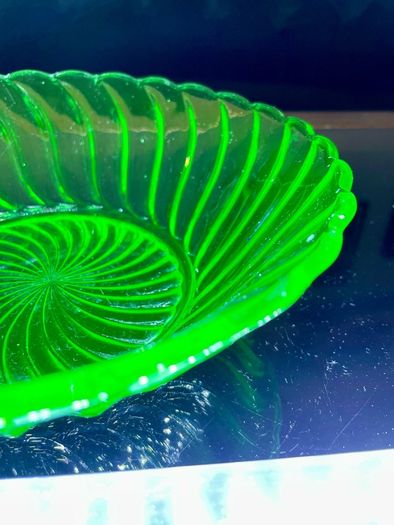 Uranium Green Vintage Glass Carnival Serving Bowl by Bagley UK
