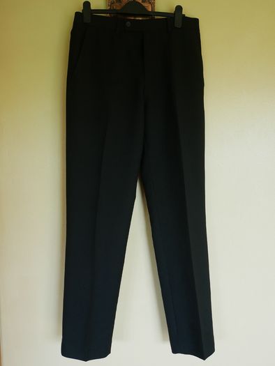 Men's Black trousers.W32'' L33''. 100% Polyester