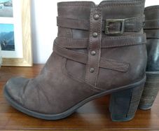 Clarks Leather Ankle Boots - Size 6
