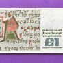 Irish one pound notes Image 3