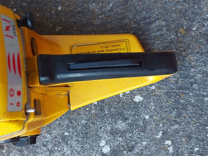 Petrol Chainsaw in like new condition,  Blade & motor, See Pictures