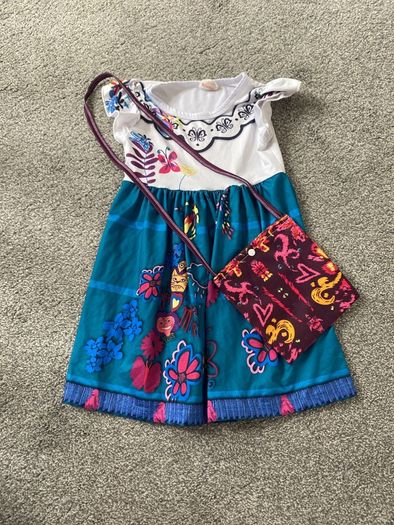 Mirabel costume with bag