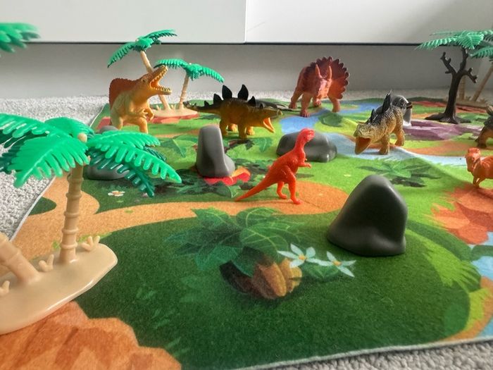 Dinosaur playset - free postage