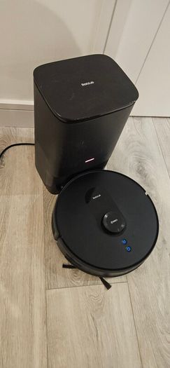 Robot vacuum cleaner