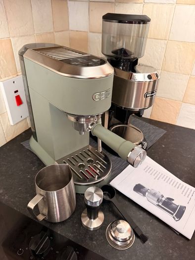 De'Longhi Dedica Espresso Machine (with Cold Brew/Cold Drink Function) and Coffee Grinder Set