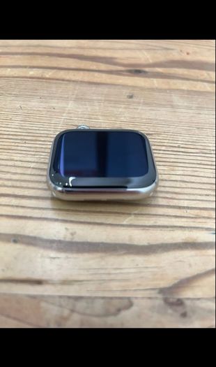Apple Watch Series 5 stainless steel 100% Battery health.