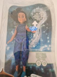 Disney Raya and the Last Dragon Young Raya Doll with Lights & Musical Kumandra Flower