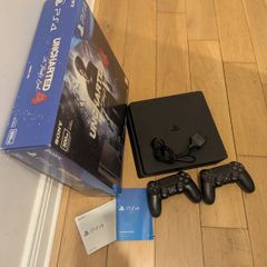 PS4 Slim 500GB + 2 Controllers