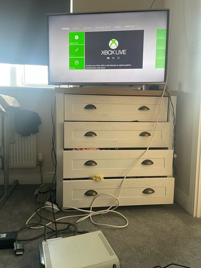 Xbox 360 60GB White Bundle - Refurbished Controller and 8 Games