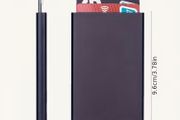 Aluminium credit card holder. Black / silver.