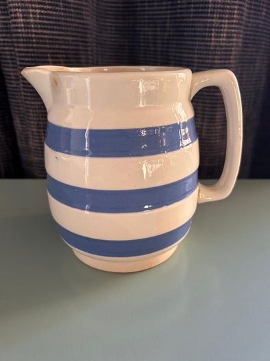 Carrigaline pottery jug