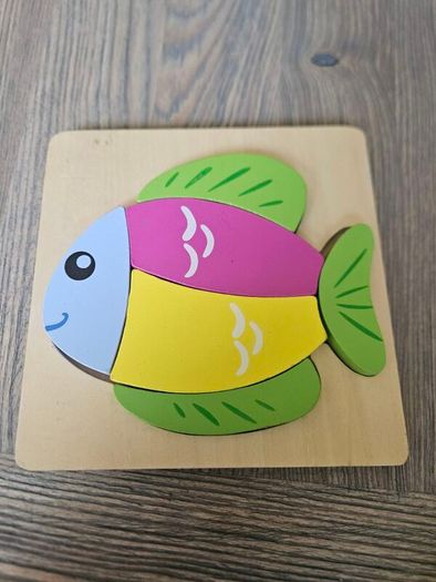Little wooden jigsaws