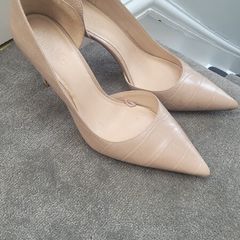 Nude cut away High Heels