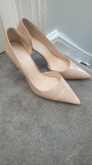 Nude cut away High Heels