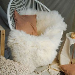 Giant sheepskin rugs, ivory colour, real leather.Ideal gift idea, wedding