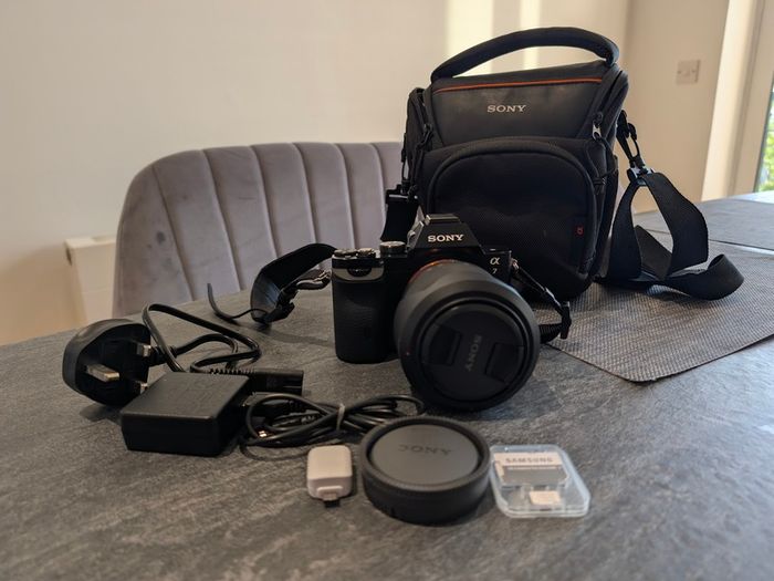 Sony A7 full frame + SD + Case