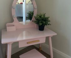 Makeup table