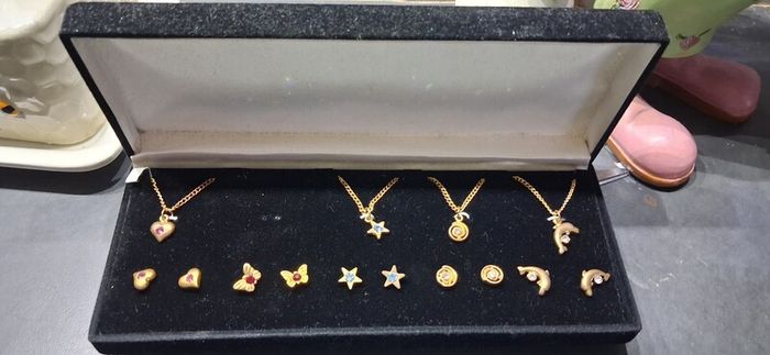 chains  set and ear rings