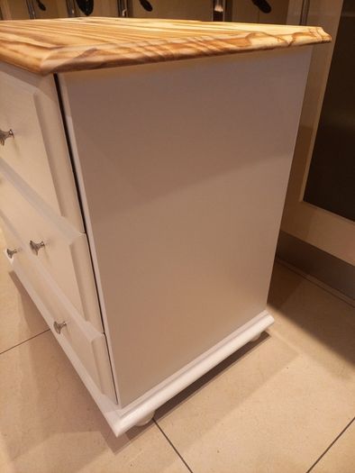 chest of drawers