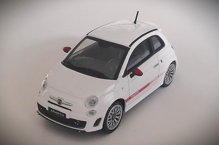 Diecast Model Abarth 500 2008 White - Collectable Motorama 1:43
