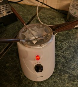 chocolate melting pot
