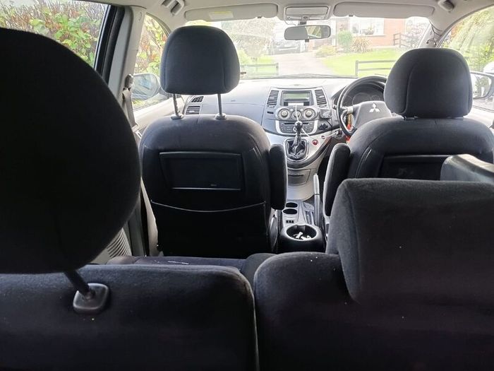 Mitsubishi Grandis 2009