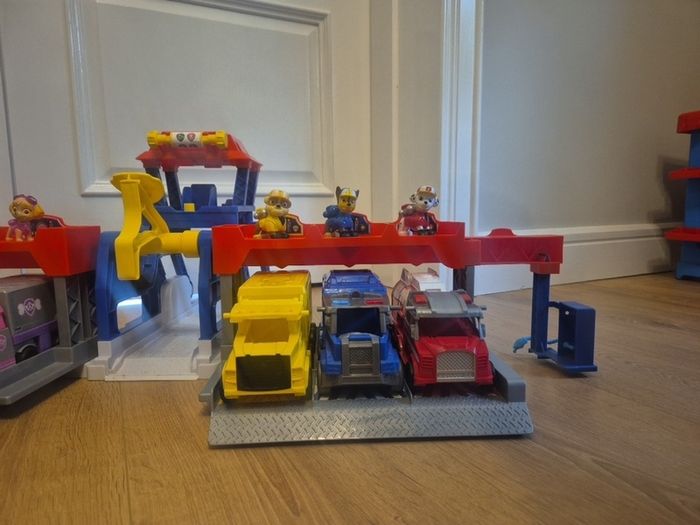 Paw Patrol Big Trucks HQ