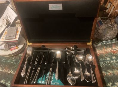 8 sitting cutlery set free postage
