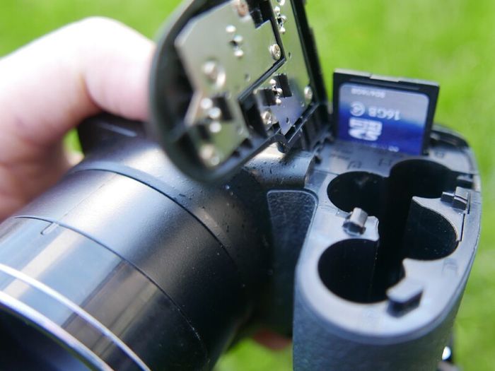 Fujifilm FinePix S2950 14MP Digital Bridge Camera
