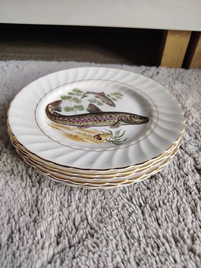Set of 6 vintage plates
