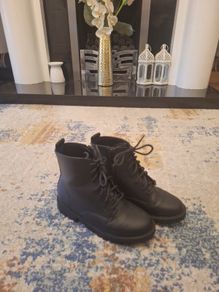 Girls boots
