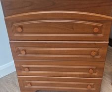chest of drawers