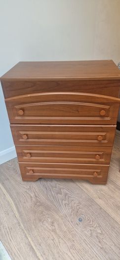 chest of drawers
