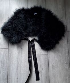 Ostrich feather cape black