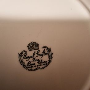 17 Piece Vintage Royal Grafton Fine Bone China Tea Set