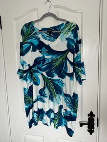 ladies top size 22 to 26