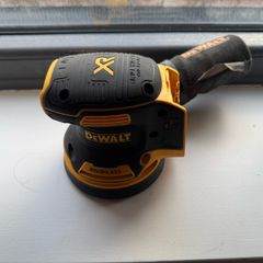 DEWALT DCW210 18V XR Brushless Random Orbital Sander