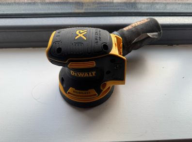 DeWalt DCW210 18V XR Brushless Random Orbital Sander