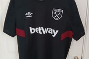 west ham training top