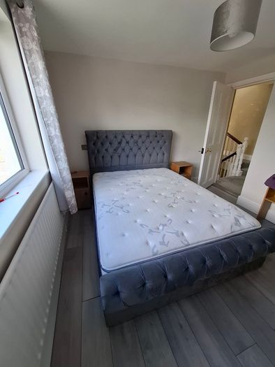 King size bed