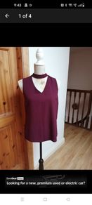 New look wine sleeveless top with choker neck. And zip opening at the back. size 8. Bust 18" length 24" New with tags