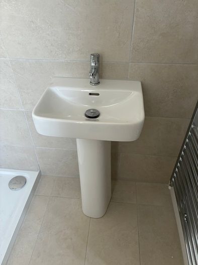 50cm Sink, Pedestal and Tap with click waste
