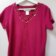 top short sleeves nice bead detail around neck