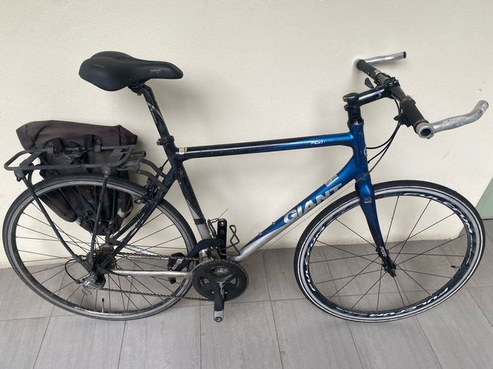 Giant road bike (size L) with pannier rack