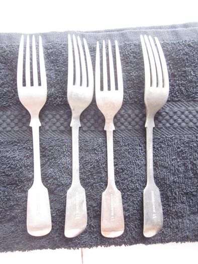 Four Nevada Silver D & A (Daniel & Arter) Forks