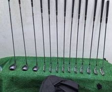 Golf clubs. Wilson full set