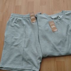 Men's T/Shirt and Shorts .. Size: 2 X Large