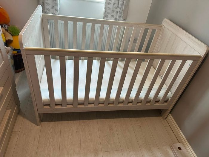 Mamas and papas atlas cot bed